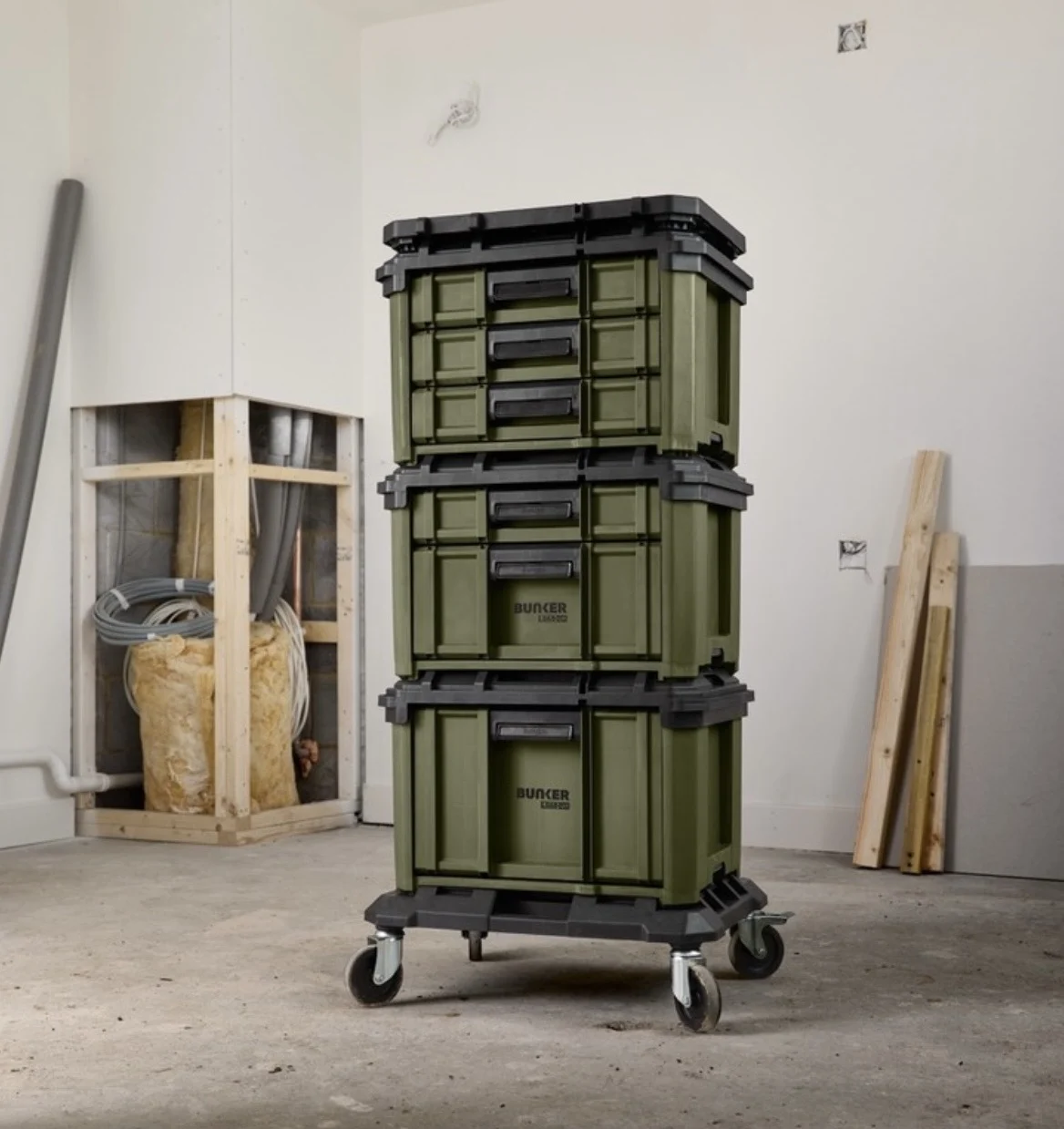 BUNKER Load-Up Stacking Storage System (5 pieces) 12 BUNKER LOAD-UP DRAWER STACKING SYSTEM in the workdhop