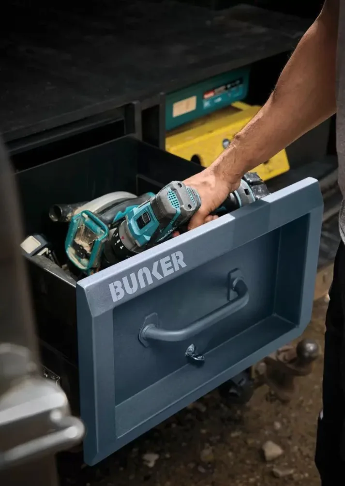 BUNKER S1 Slider storage box 4 BUNKER S1 Slider storage box in use