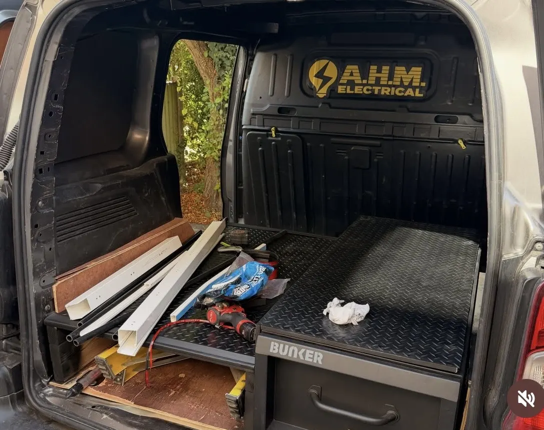 BUNKER S1 Slider storage box 6 BUNKER S1 Slider storage box in van
